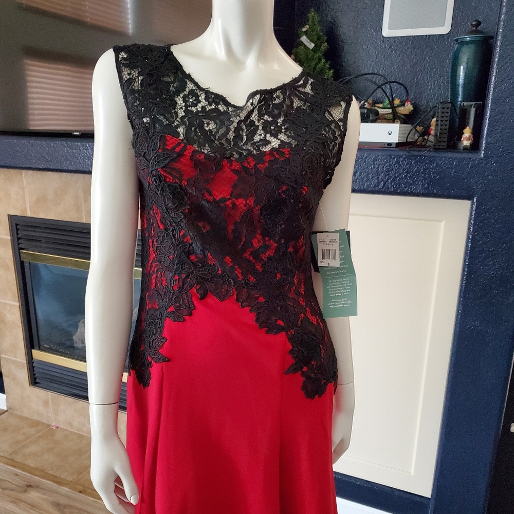 🎉😍 NWT Melrose Red and Black Lace Dress sz. 6